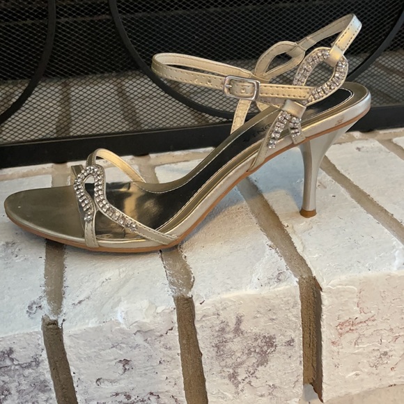 Heels - Picture 3 of 4